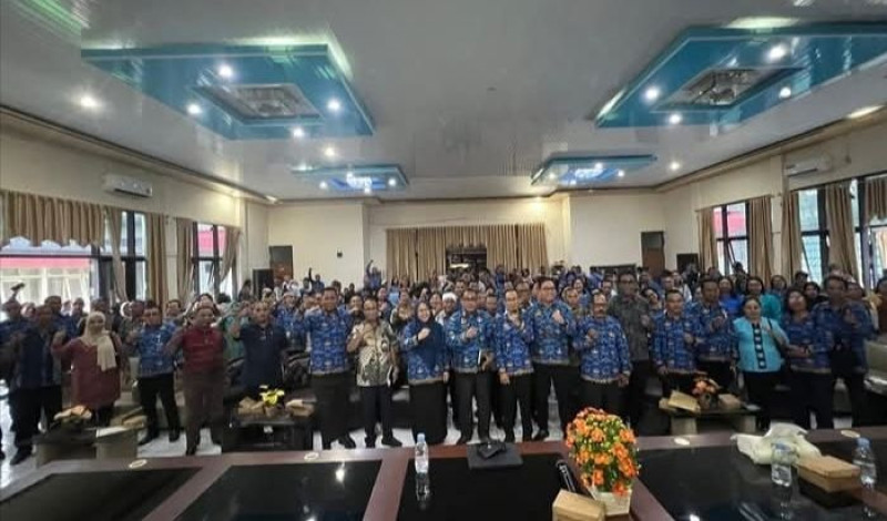 Pertemuan bersama para Kepala Cabang Dinas, Pengawas dan Kepala Sekolah SMA/SMK dan SLB se-Propinsi Maluku.